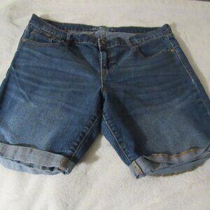 Old Navy Cuffed Longer Fitted Shorts  Size 16  USED
